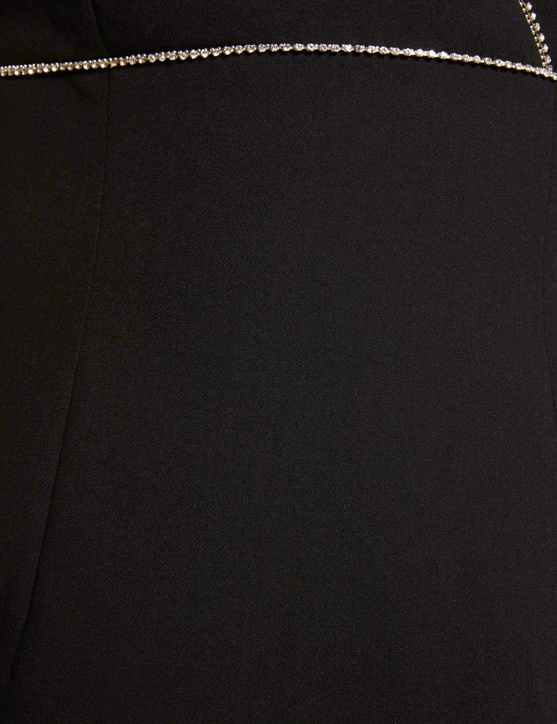 Vestido recto con detalles de strass negro 222-Robis