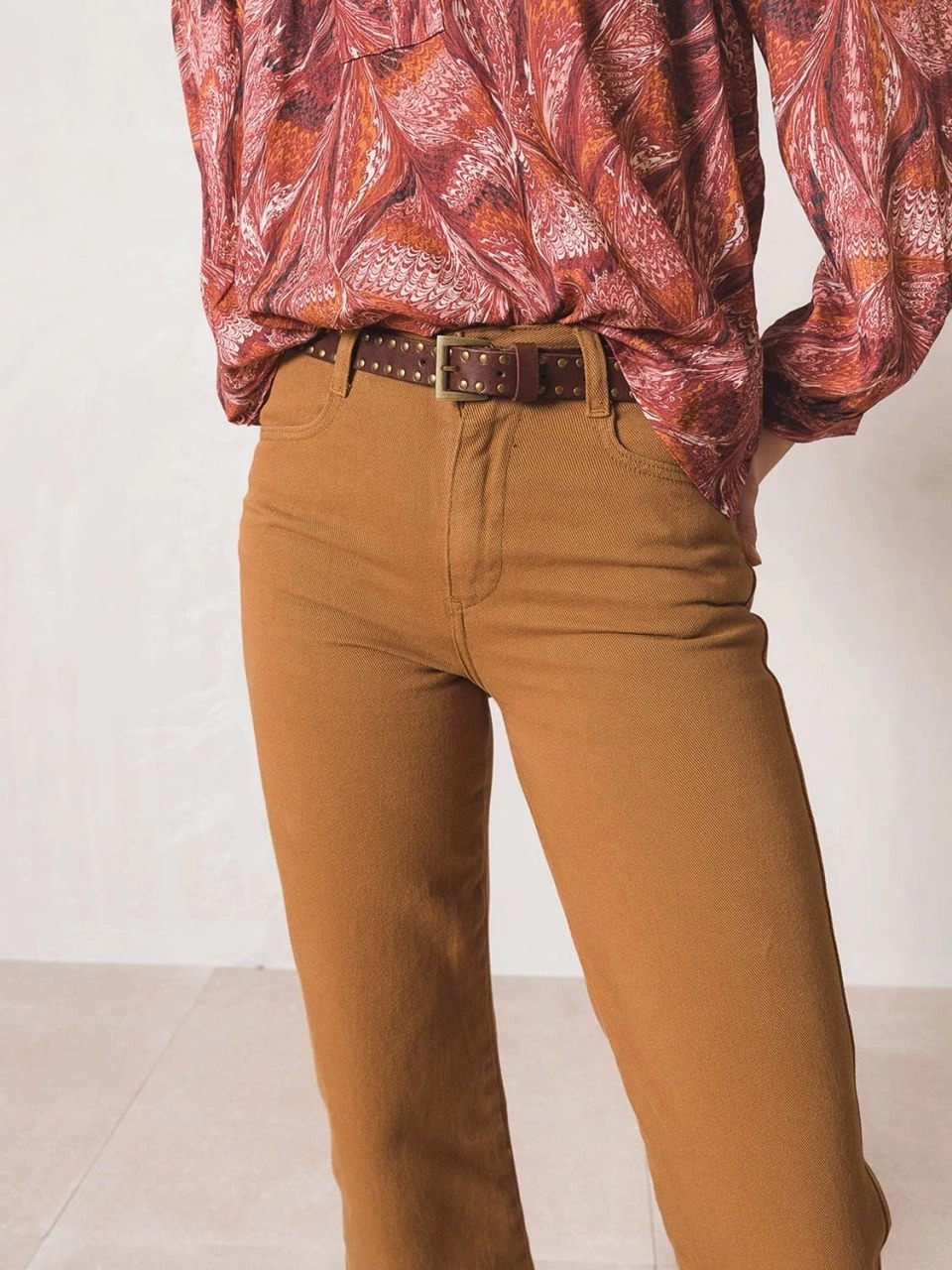 Cinturon piel con tachuelas V.I23.PL852