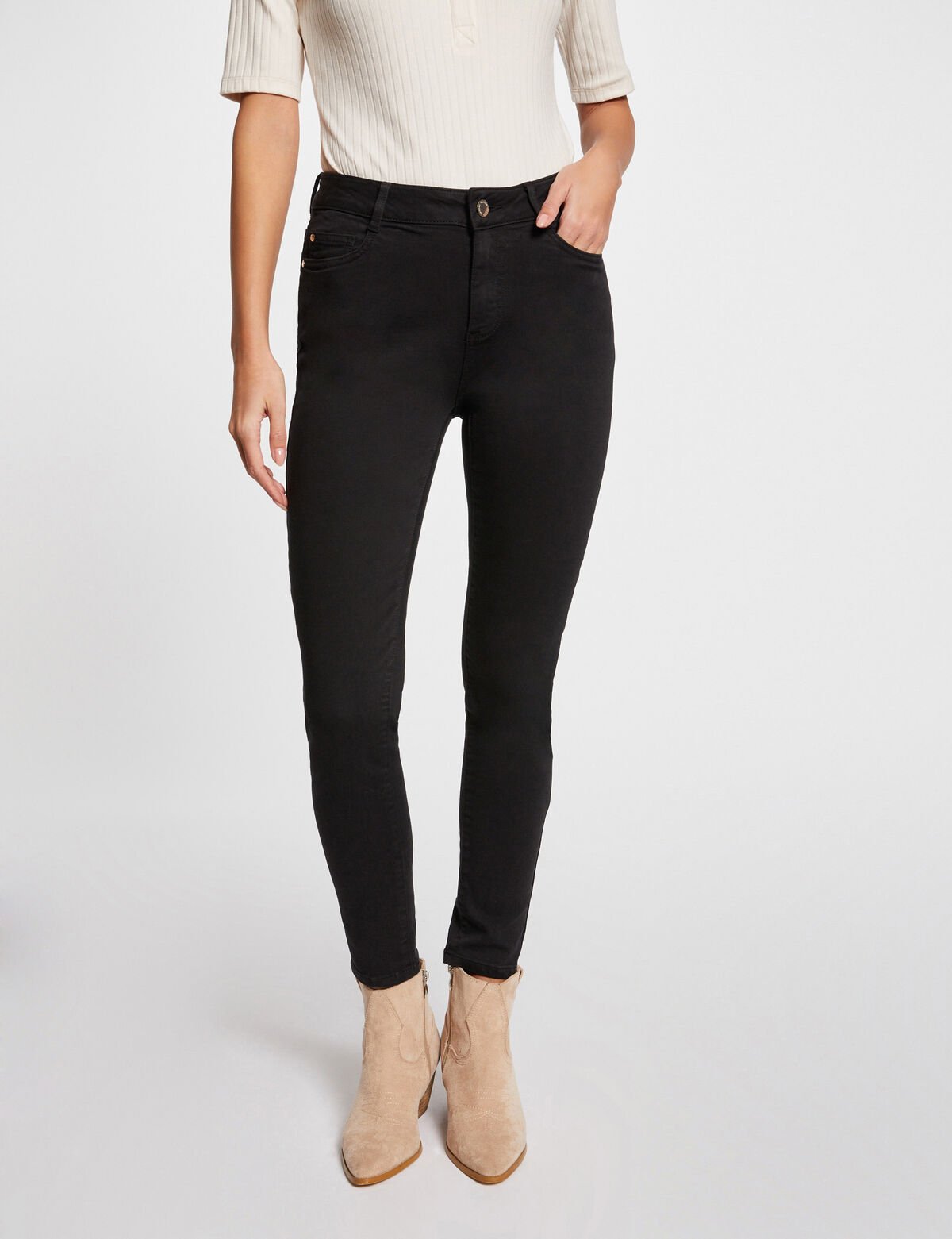 Pantalón skinny estilo corto 5 bolsillos negro 241-Polia